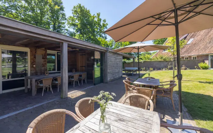 Terras de Beuk met tafeltennistafel
